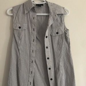 Sleeveless button down dress top